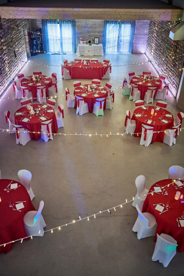 So romantic! Le mariage de C&K en rouge et blanc... 9